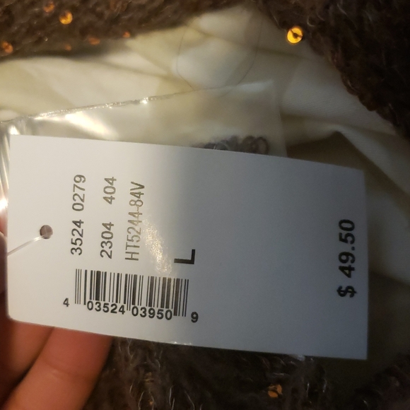 Cleaning my closet of things j have never worn - Picture 2 of 2